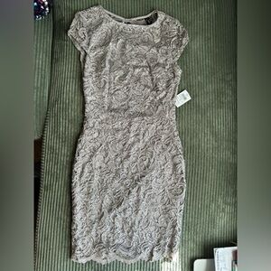 Chic Lace Midi Dress in Gray Size M